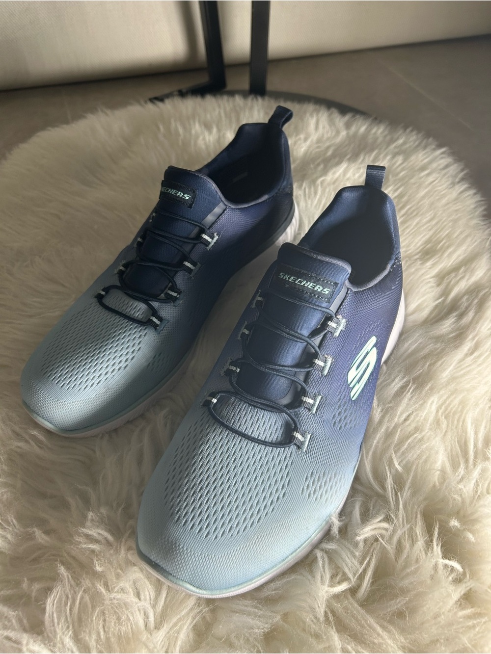 Skechers size 10 W  Ombre Light Blue to Navy Slip-On Athletic Shoes excellent